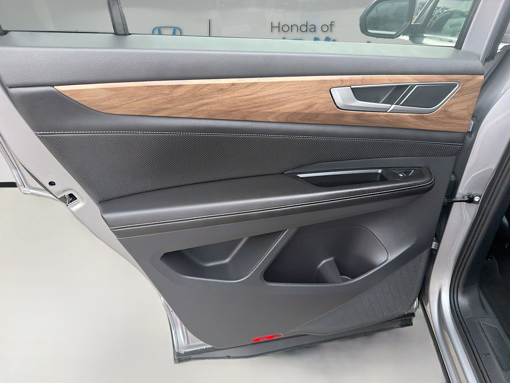 Used 2024 Volkswagen Atlas SE image 25