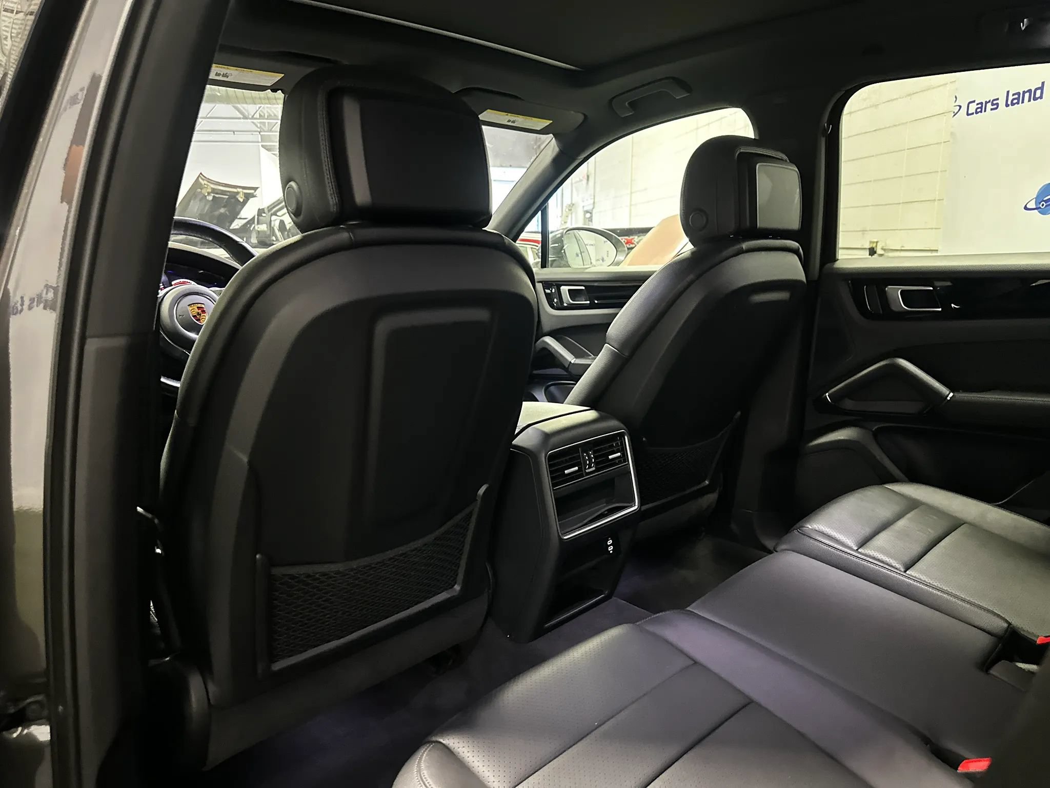 Used 2022 Porsche Cayenne AWD/4WD image 10