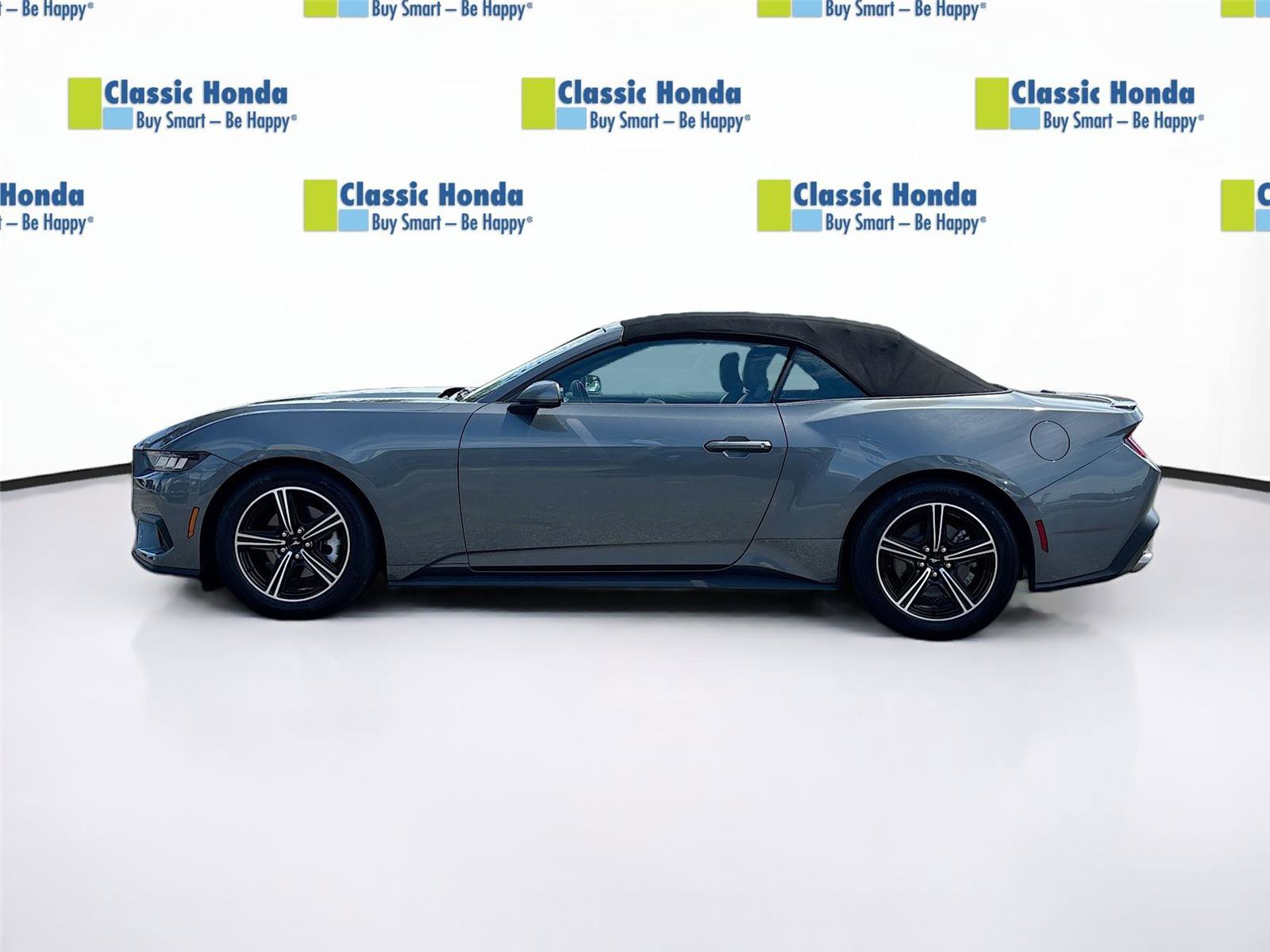 Used 2025 Ford Mustang Premium RWD image 4