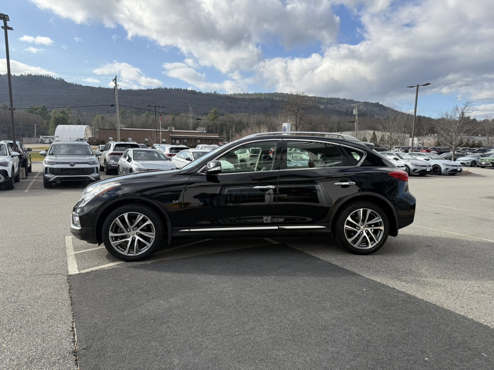 Used 2017 INFINITI QX50 AWD w/ Deluxe Touring Package image 6