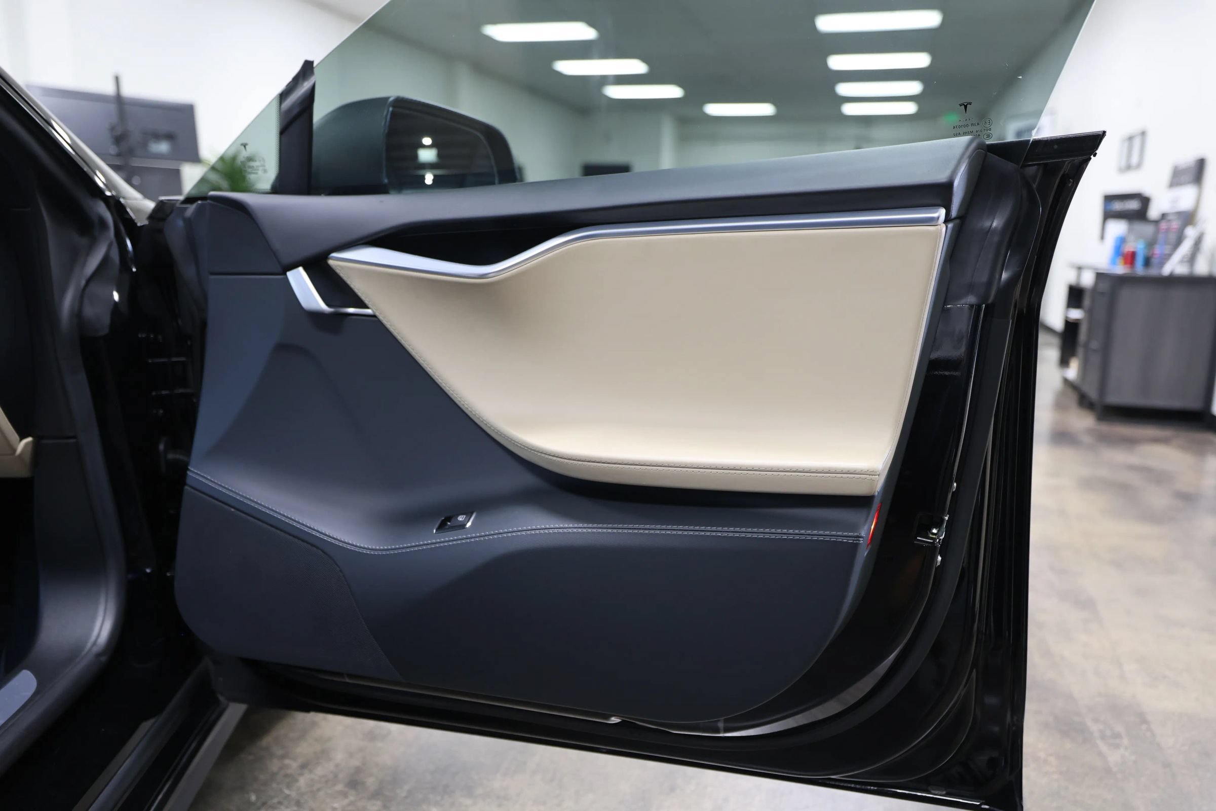Used 2015 Tesla Model S 85 RWD image 34