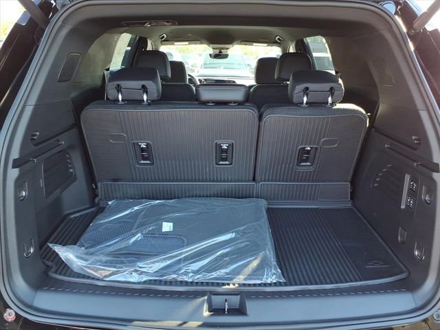 New 2026 Chevrolet Traverse High Country w/ LPO, Floor Liner Package AWD/4WD image 4