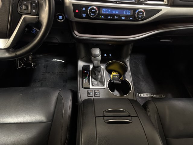 Used 2014 Toyota Highlander XLE AWD/4WD image 34
