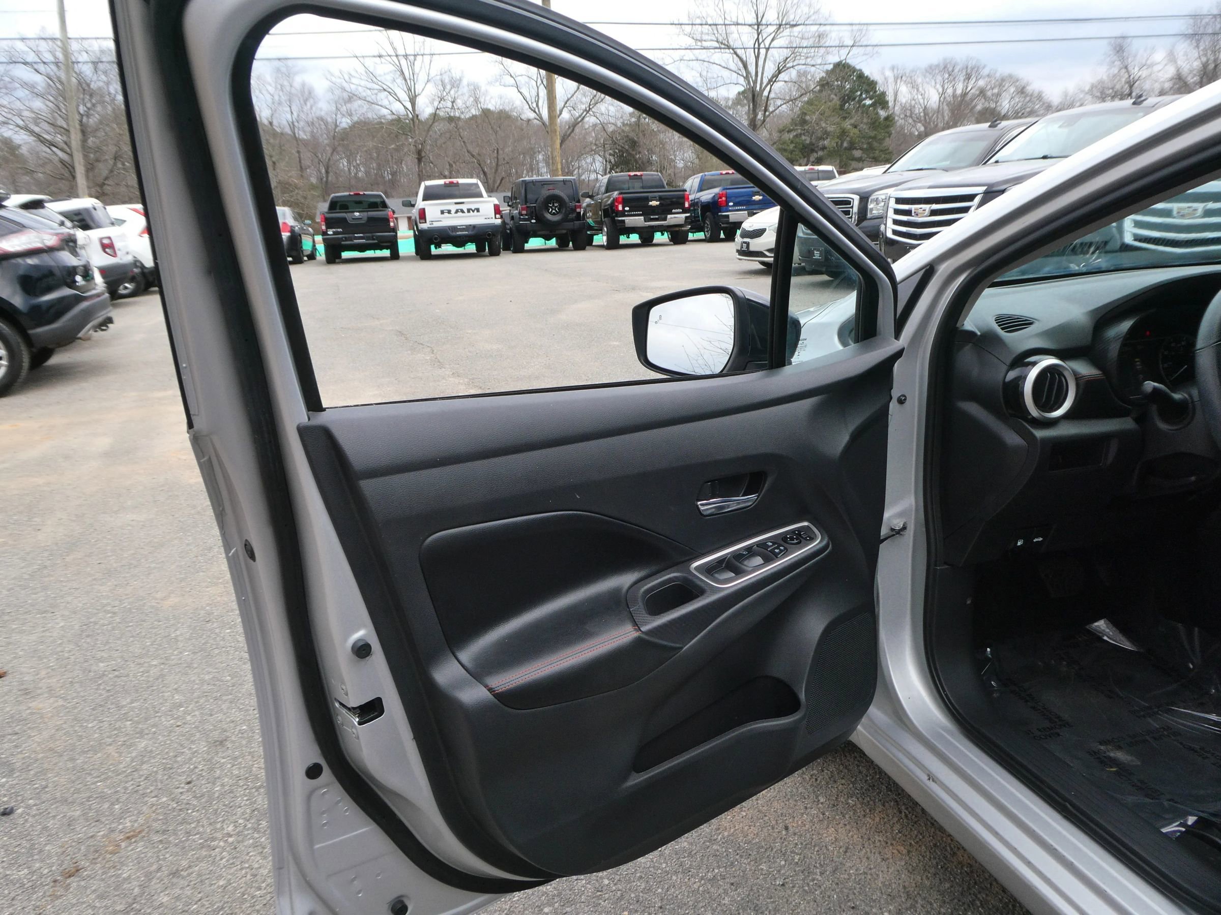 Used 2024 Nissan Versa SR w/ Trunk Package image 8