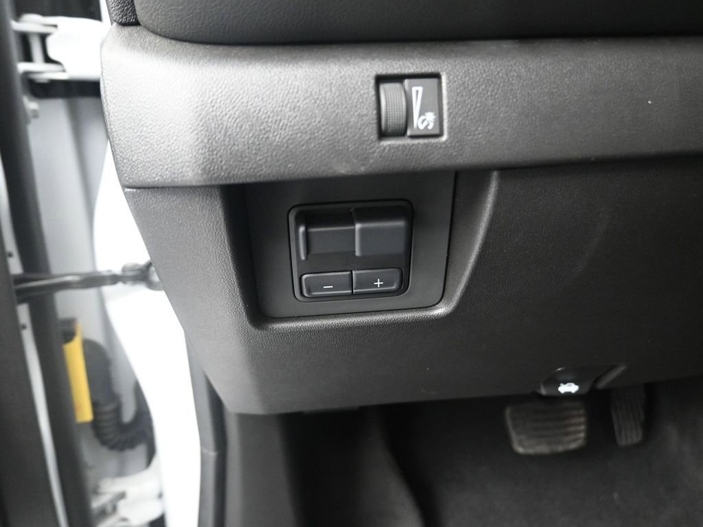 Used 2024 Chevrolet Colorado LT w/ LT Convenience Package III image 6