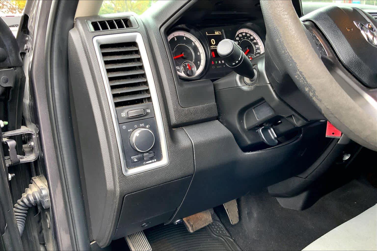 Used 2022 RAM 1500 Classic SLT RWD image 33