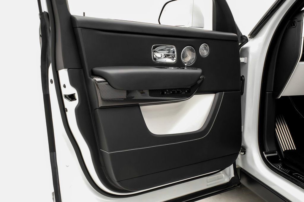 Used 2022 Rolls-Royce Cullinan Black Badge image 35