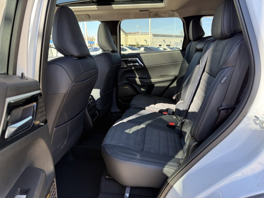 New 2026 Mitsubishi Outlander SE image 27