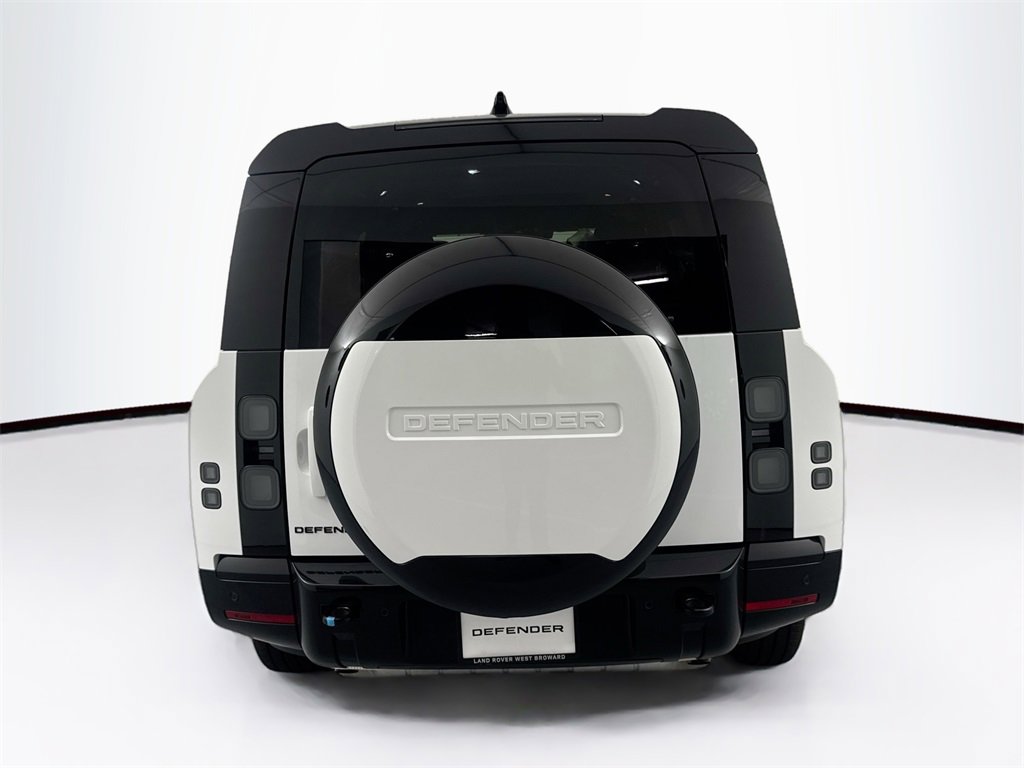 New 2026 Land Rover Defender 130 X-Dynamic SE image 6