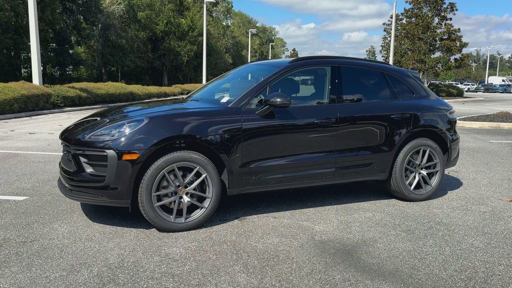 New 2026 Porsche Macan image 4