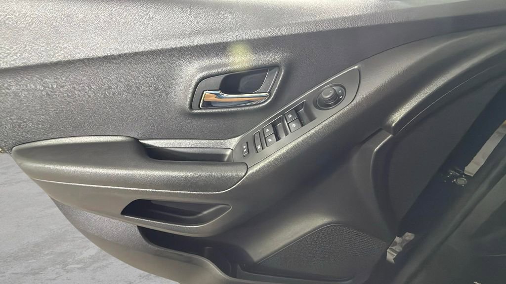 Certified 2021 Chevrolet Trax LT w/ Sport Edition image 24