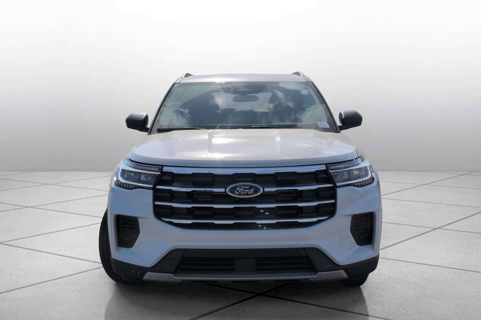New 2026 Ford Explorer Active RWD image 3