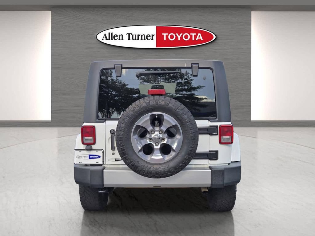 Used 2018 Jeep Wrangler Unlimited Sahara AWD/4WD image 7