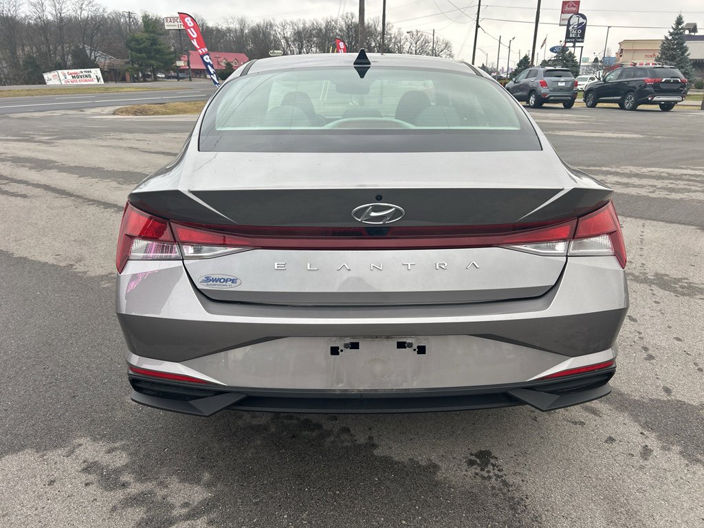 Used 2023 Hyundai Elantra SEL image 5