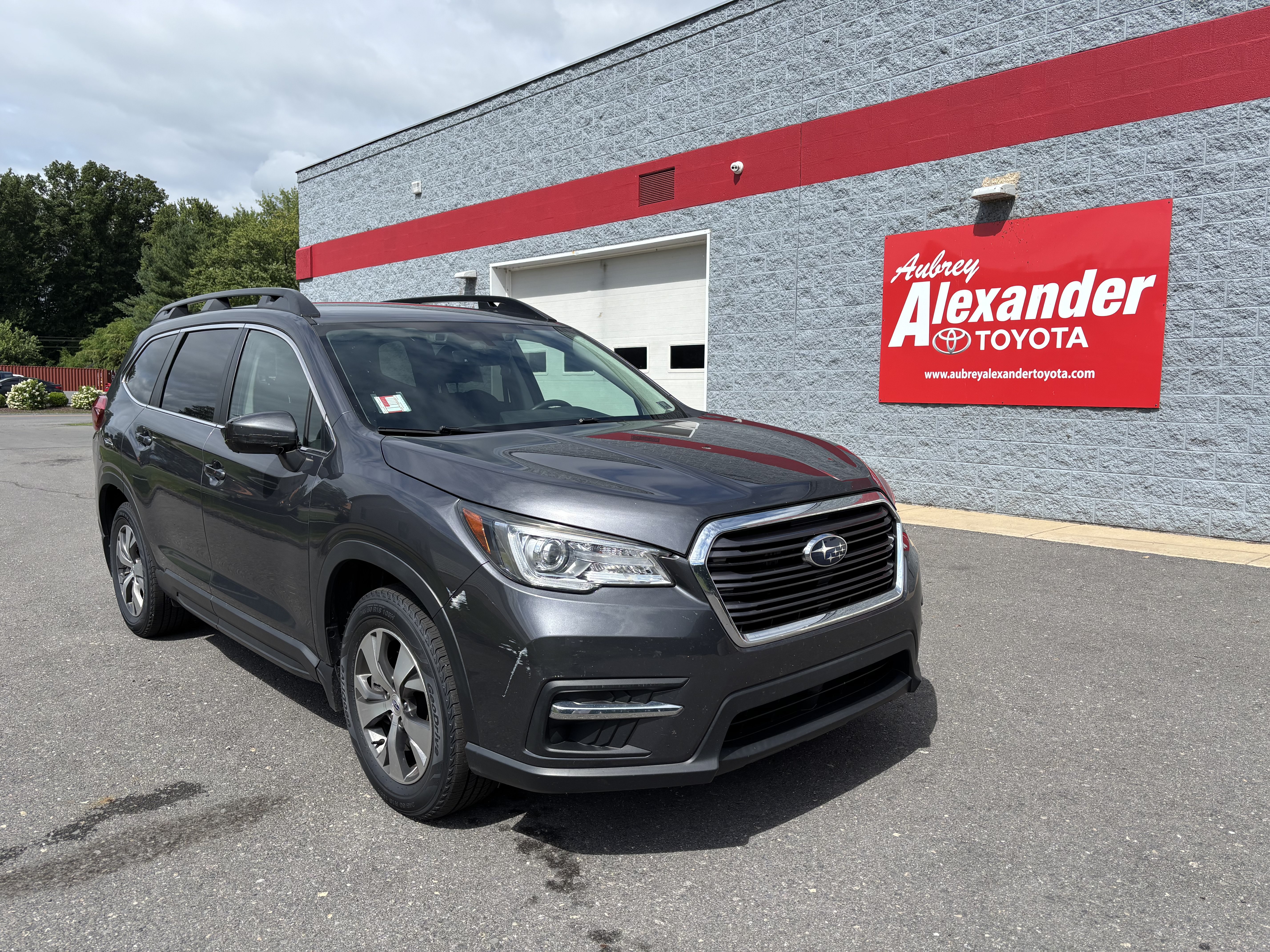 Used 2021 Subaru Ascent Premium w/ Convenience Package AWD/4WD image 1