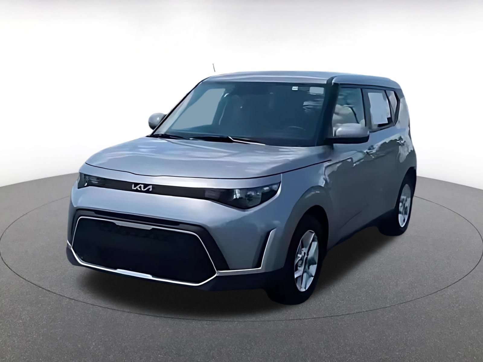 Used 2025 Kia Soul LX w/ LX Technology Package FWD image 5