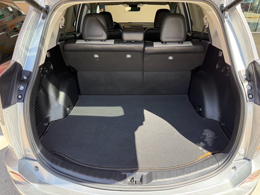 Used 2018 Toyota RAV4 Limited FWD image 30