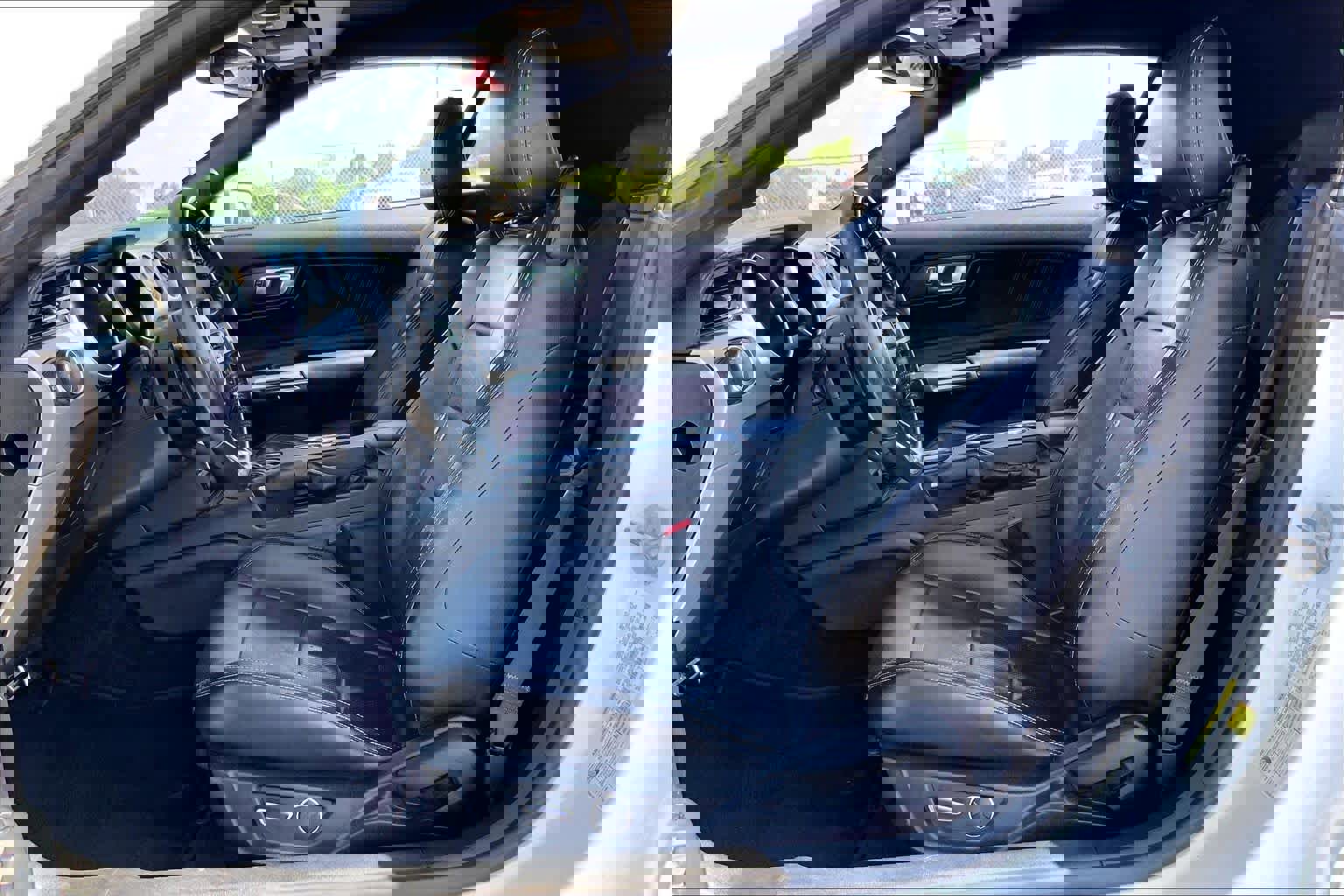 Used 2019 Ford Mustang Premium RWD image 8