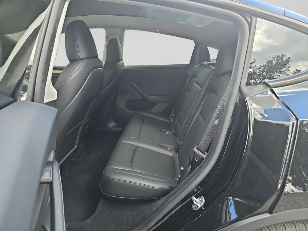 Used 2025 Tesla Model Y Long Range RWD image 26