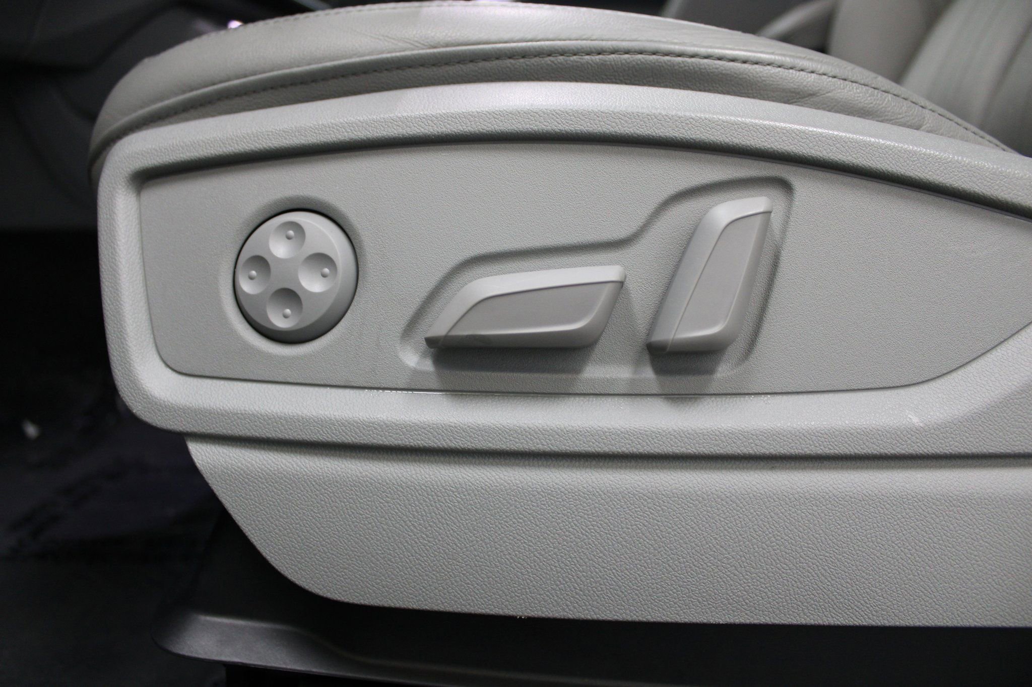 Used 2022 Audi Q5 2.0T Premium w/ Convenience Package image 45