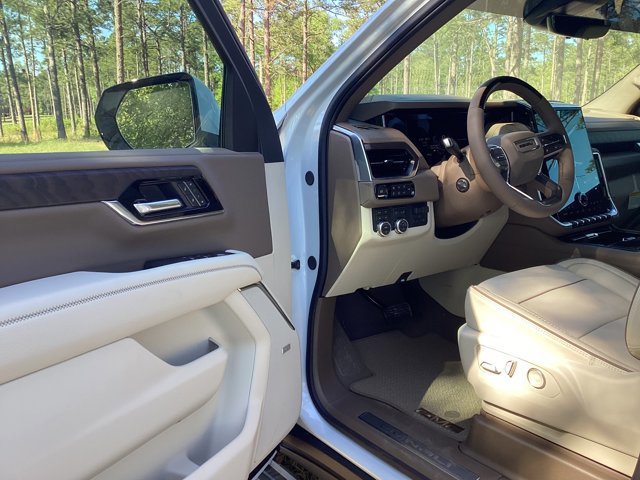 New 2026 GMC Yukon Denali w/ Denali Reserve Package AWD/4WD image 11