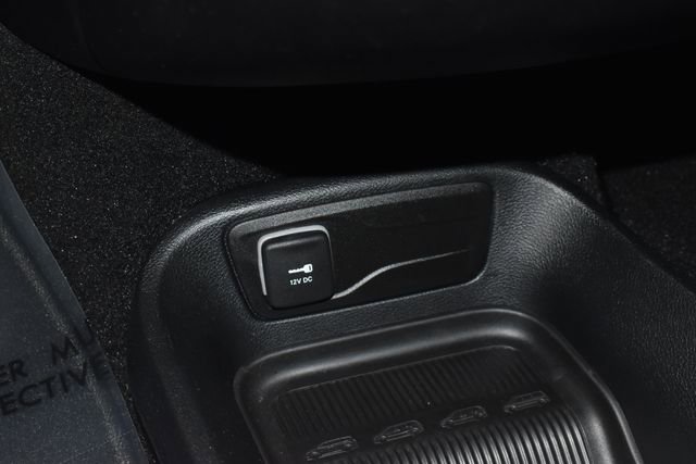 Certified 2025 Chrysler Pacifica Select image 21