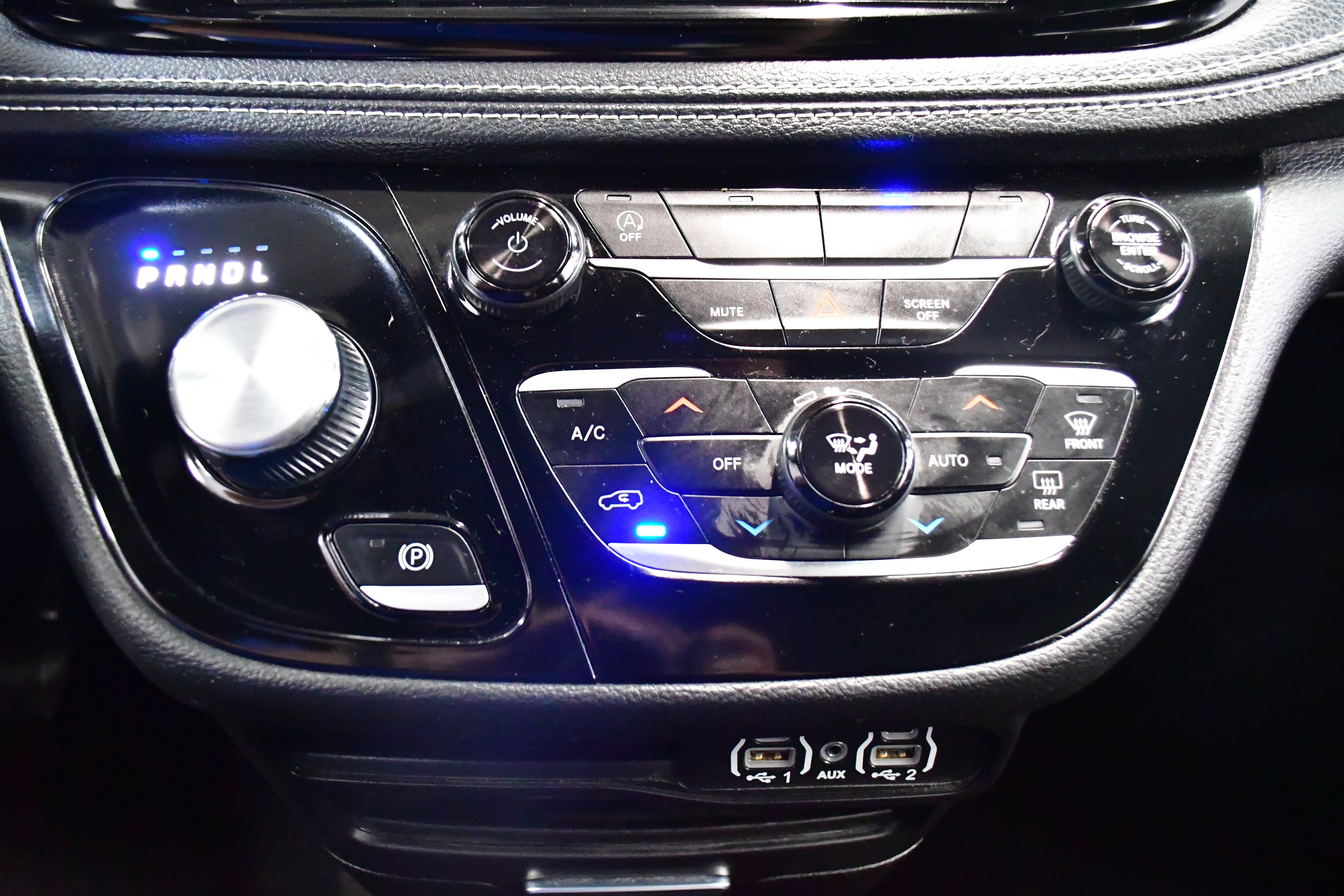 Used 2023 Chrysler Pacifica Touring FWD image 25