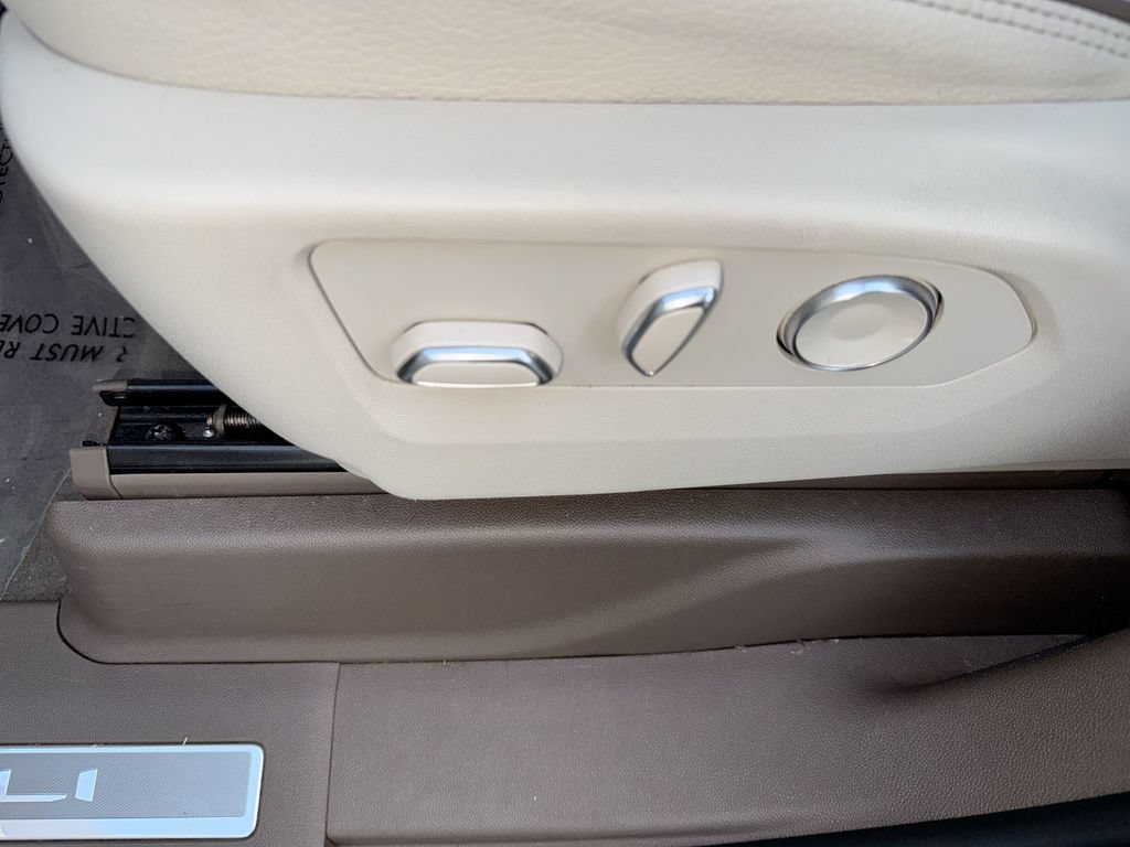 Used 2023 GMC Yukon Denali RWD image 14