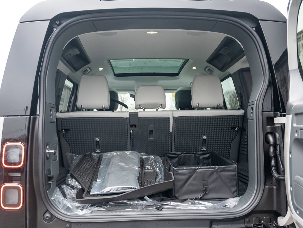 New 2026 Land Rover Defender 110 X-Dynamic SE image 25