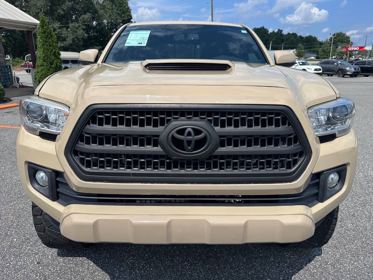 Used 2017 Toyota Tacoma TRD Sport image 5