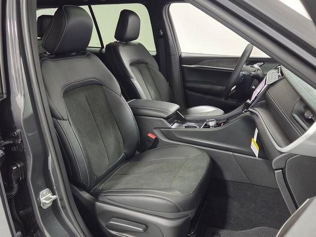 New 2026 Jeep Grand Cherokee Altitude RWD image 16