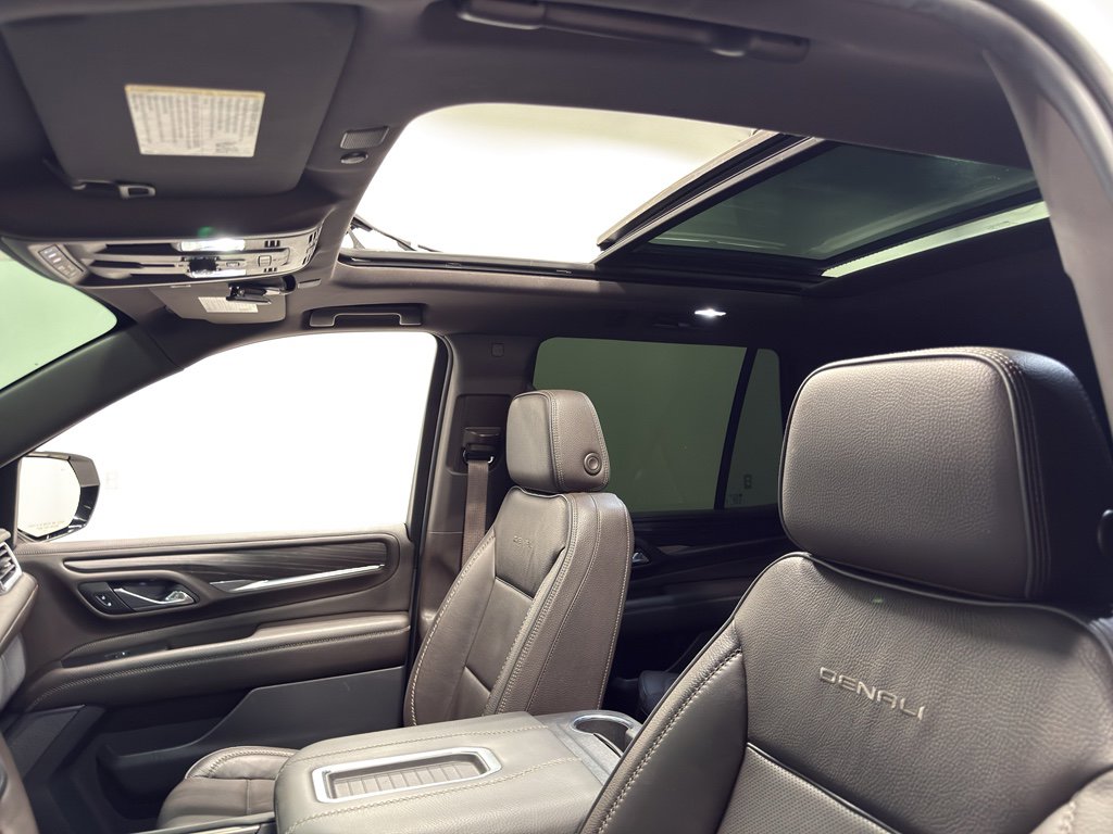 Used 2021 GMC Yukon Denali w/ Denali Premium Package image 30