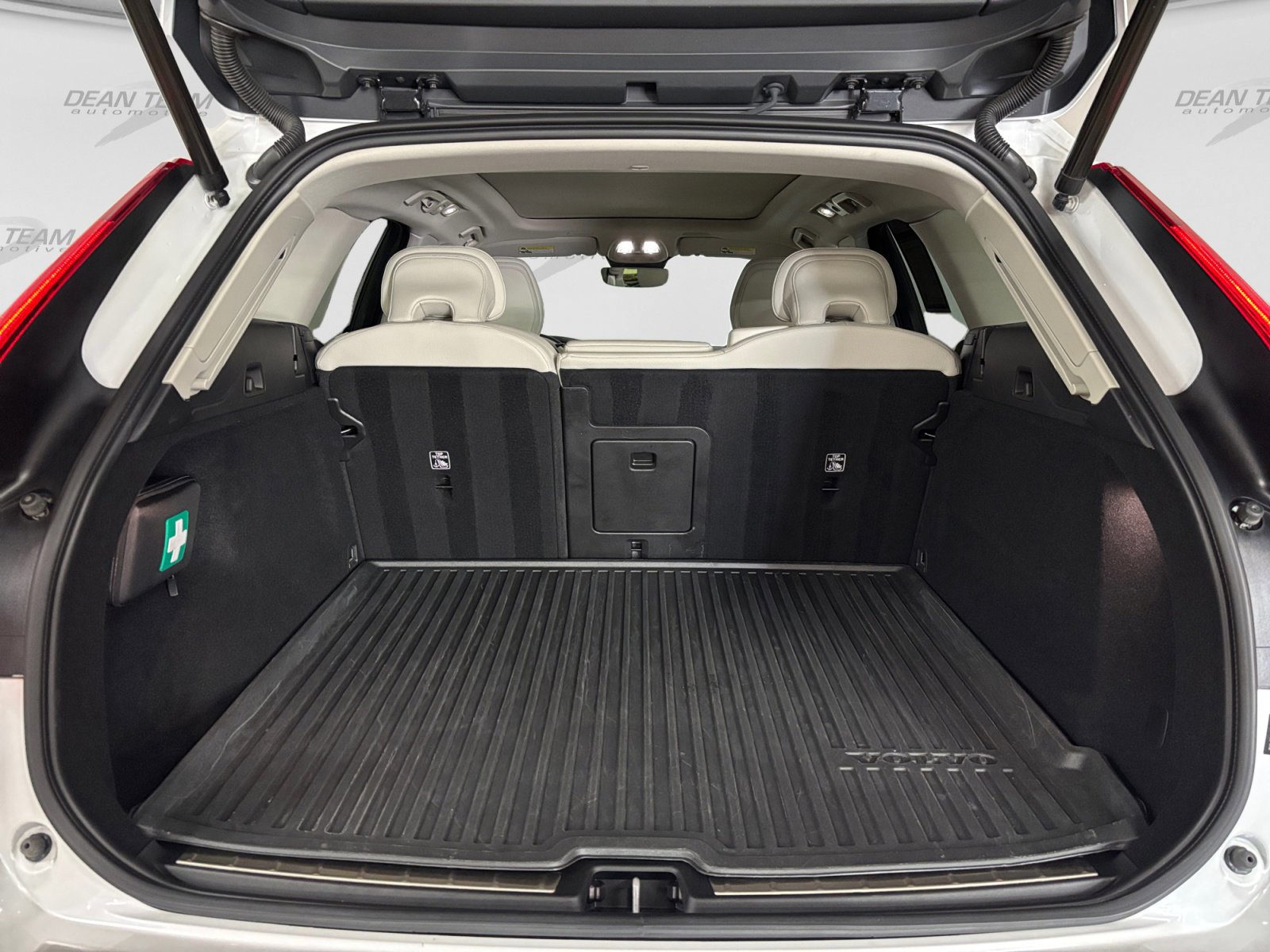 Used 2024 Volvo XC60 B5 Plus w/ Protection Package Premier AWD/4WD image 18