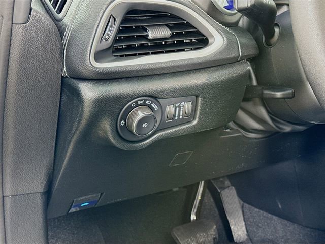 New 2026 Chrysler Pacifica Select w/ S Appearance Package image 10