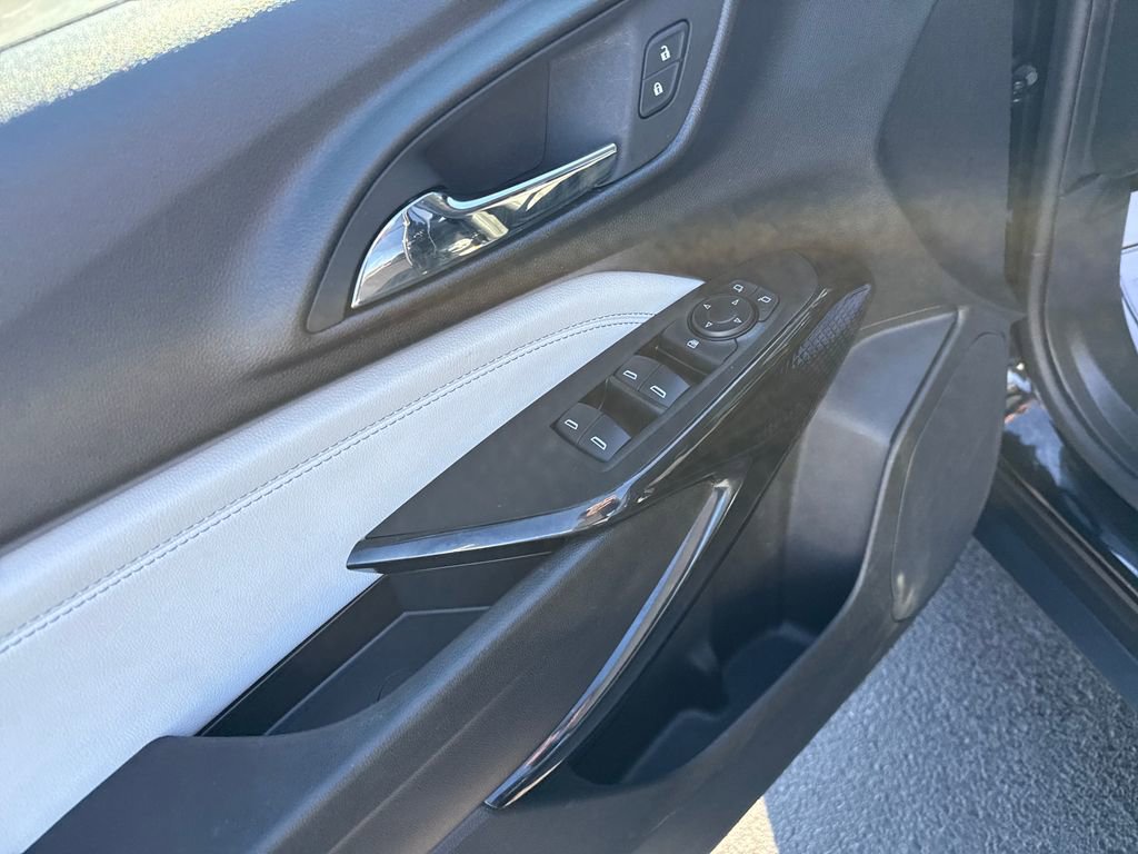 Used 2025 Chevrolet Trax LT w/ LT Convenience Package image 14