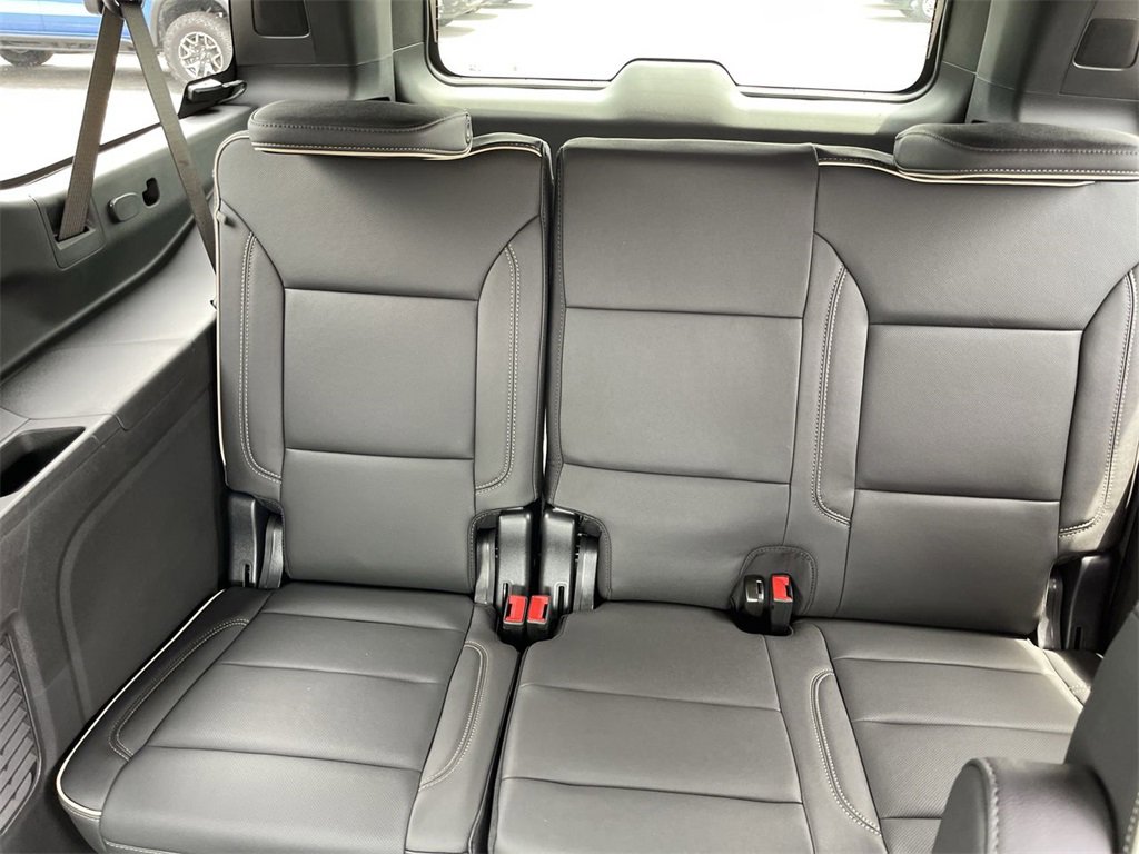 New 2025 Chevrolet Suburban Premier image 24