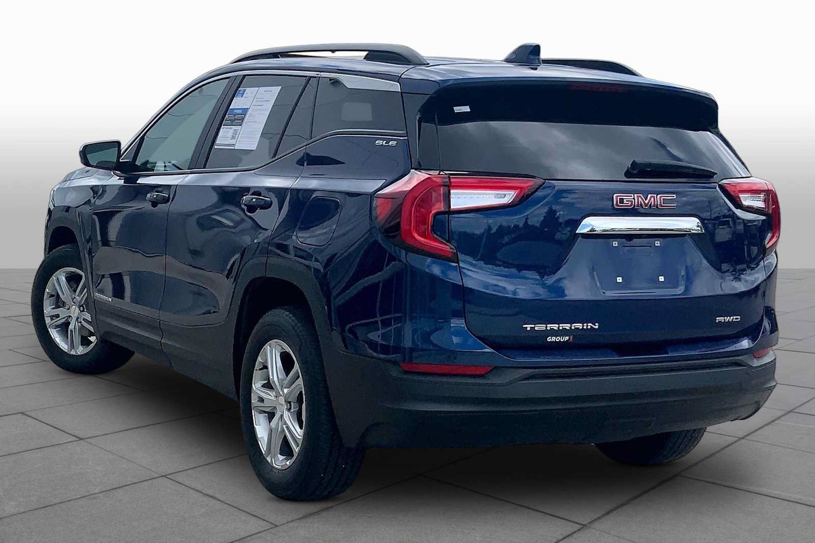 Used 2022 GMC Terrain SLE w/ Driver Convenience Package AWD/4WD image 12
