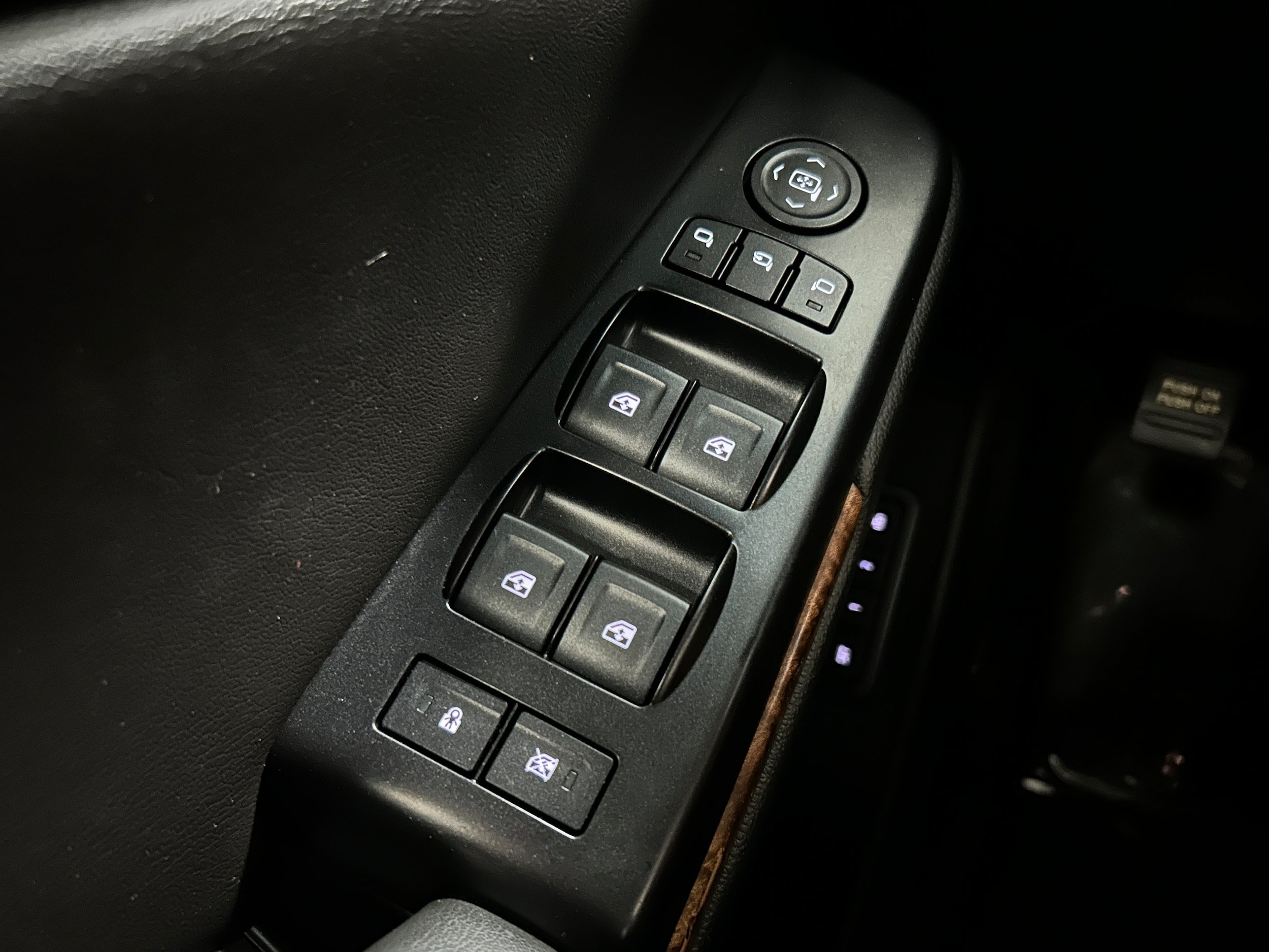 Used 2018 Chevrolet Tahoe Premier AWD/4WD image 25