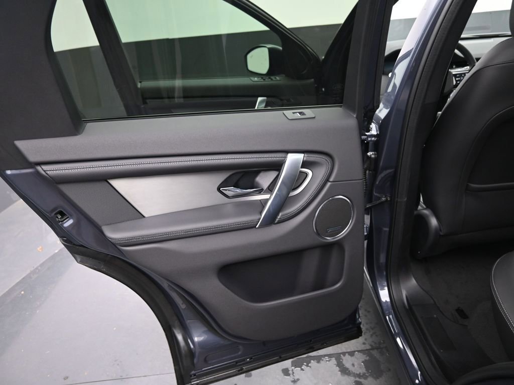 Used 2025 Land Rover Discovery Sport Dynamic SE image 15