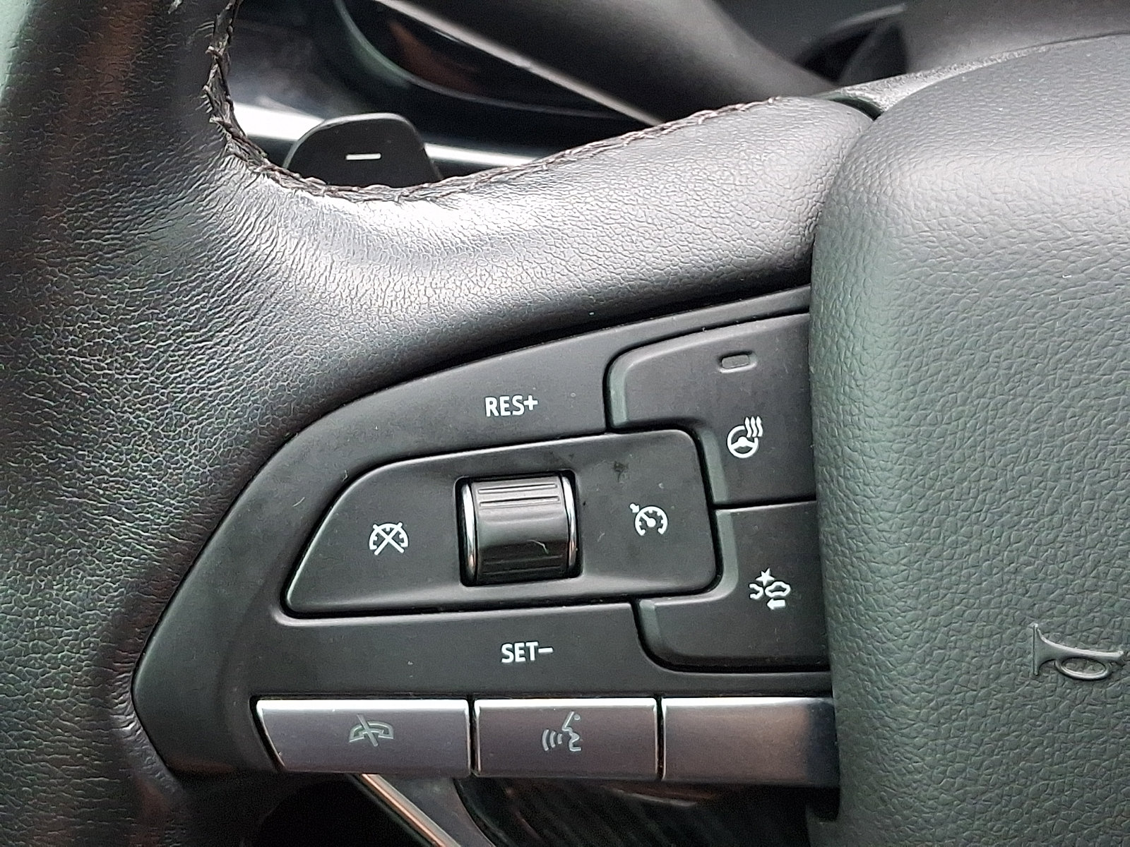 Used 2022 Cadillac XT6 Premium Luxury w/ LPO, Floor Liner Package AWD/4WD image 22