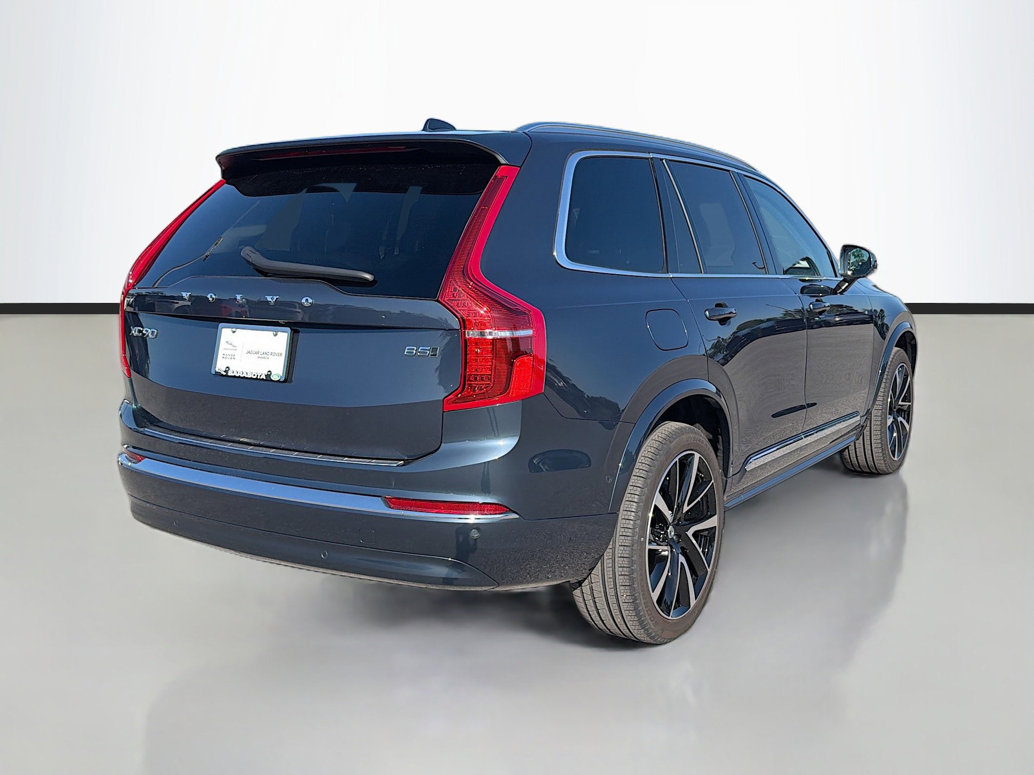 Used 2025 Volvo XC90 B5 Plus w/ Protection Package Premier AWD/4WD image 5