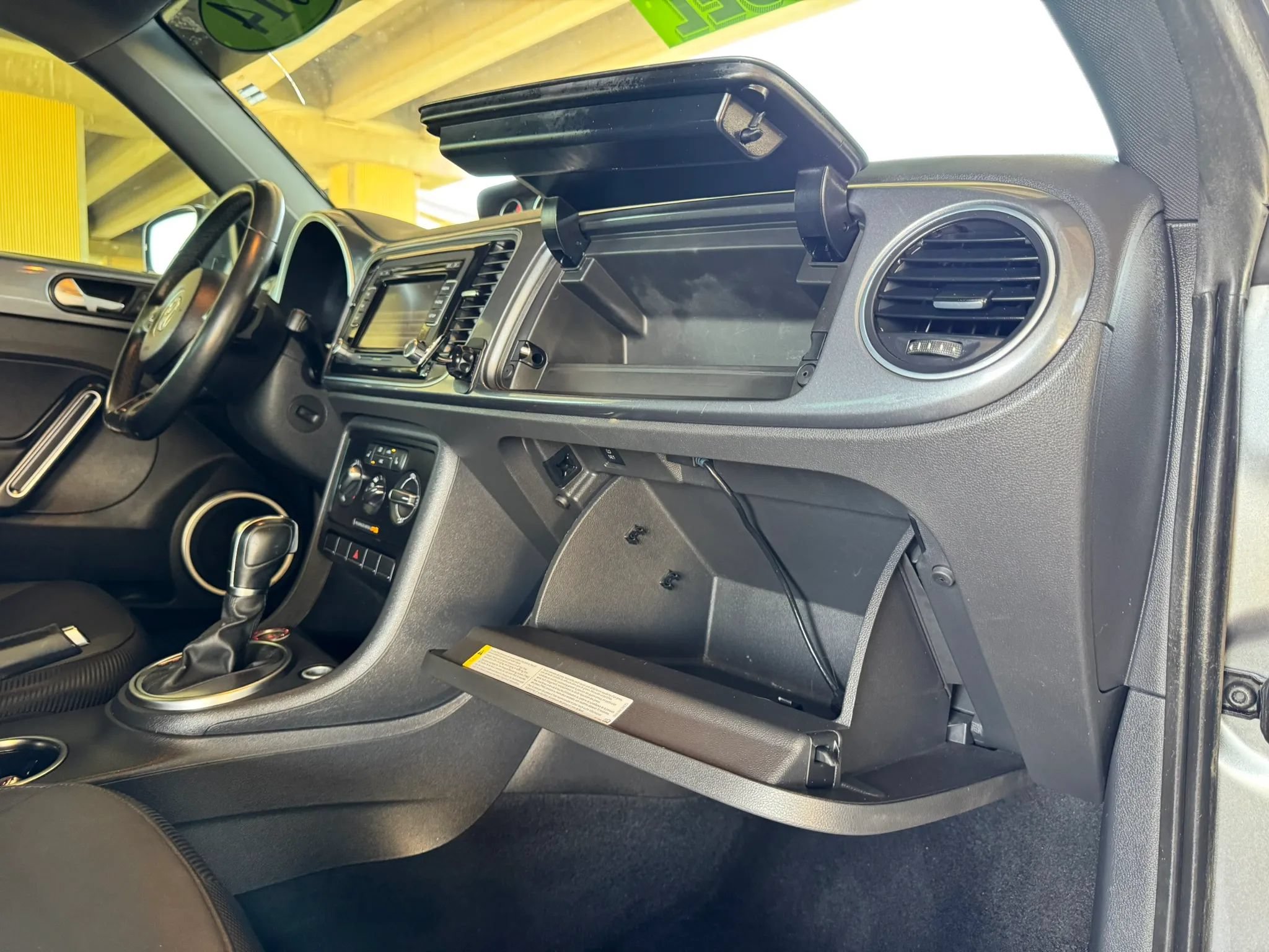 Used 2014 Volkswagen Beetle TDI FWD image 24