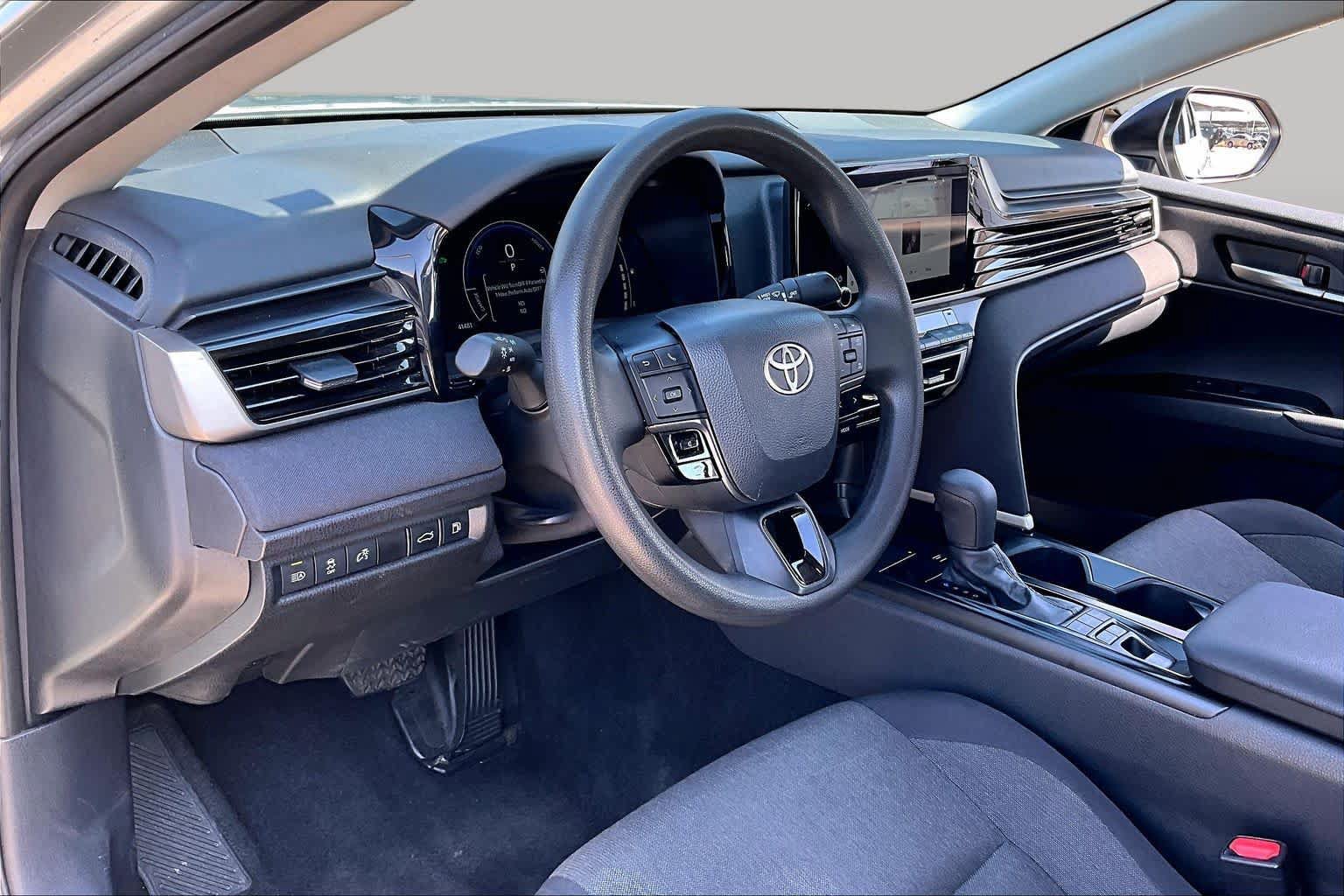 Used 2025 Toyota Camry LE FWD image 16