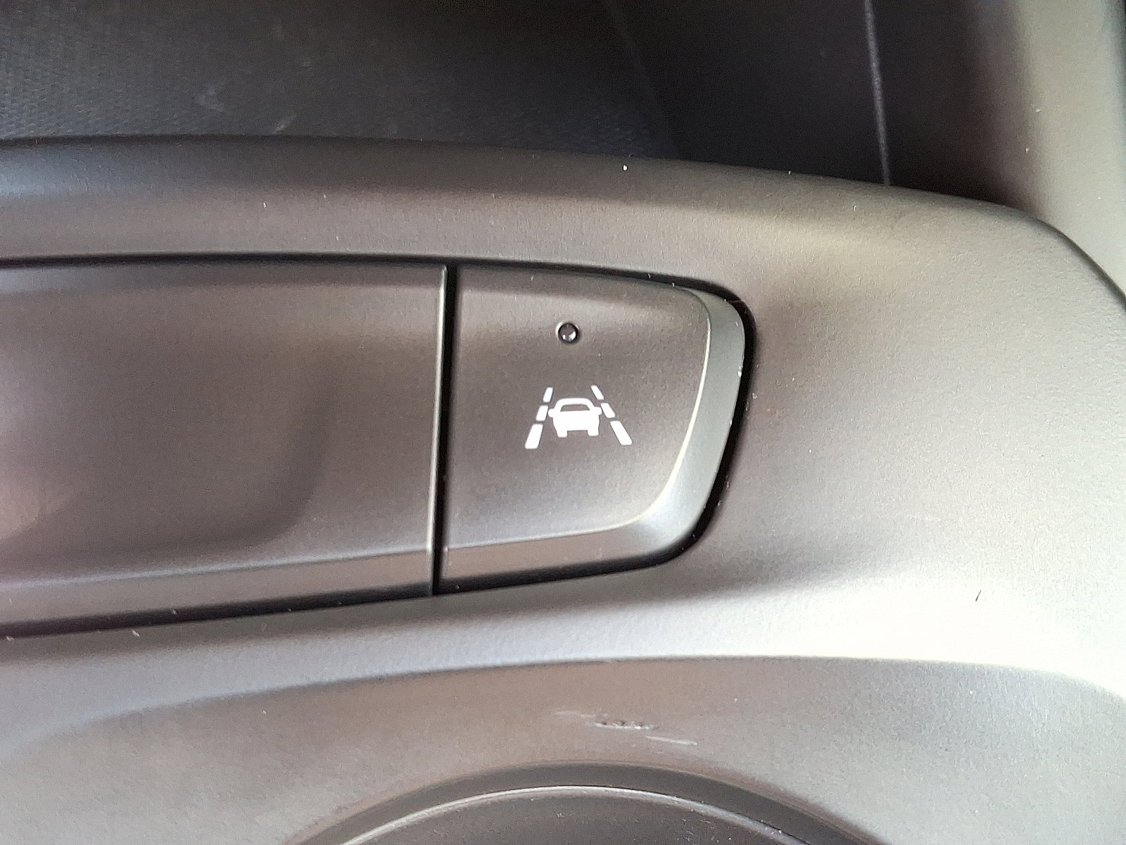 Used 2025 Chevrolet Trax LS image 25