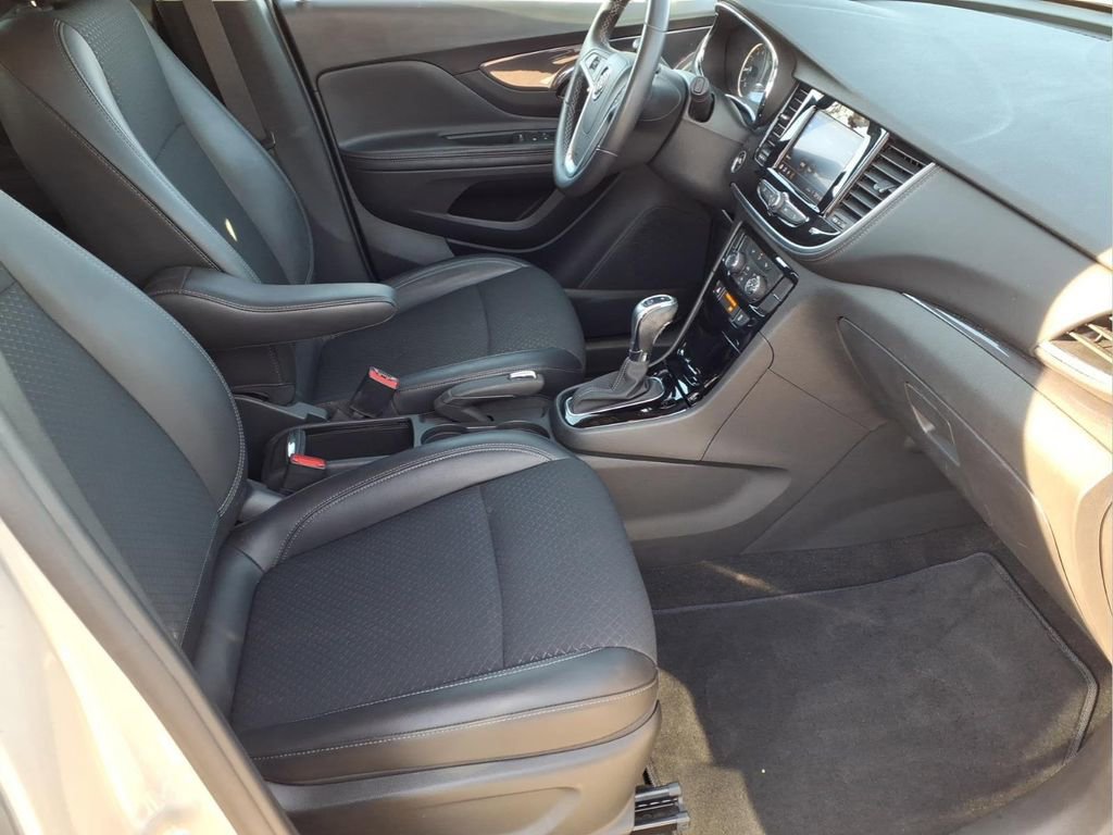 Used 2022 Buick Encore Preferred w/ Safety Package image 17