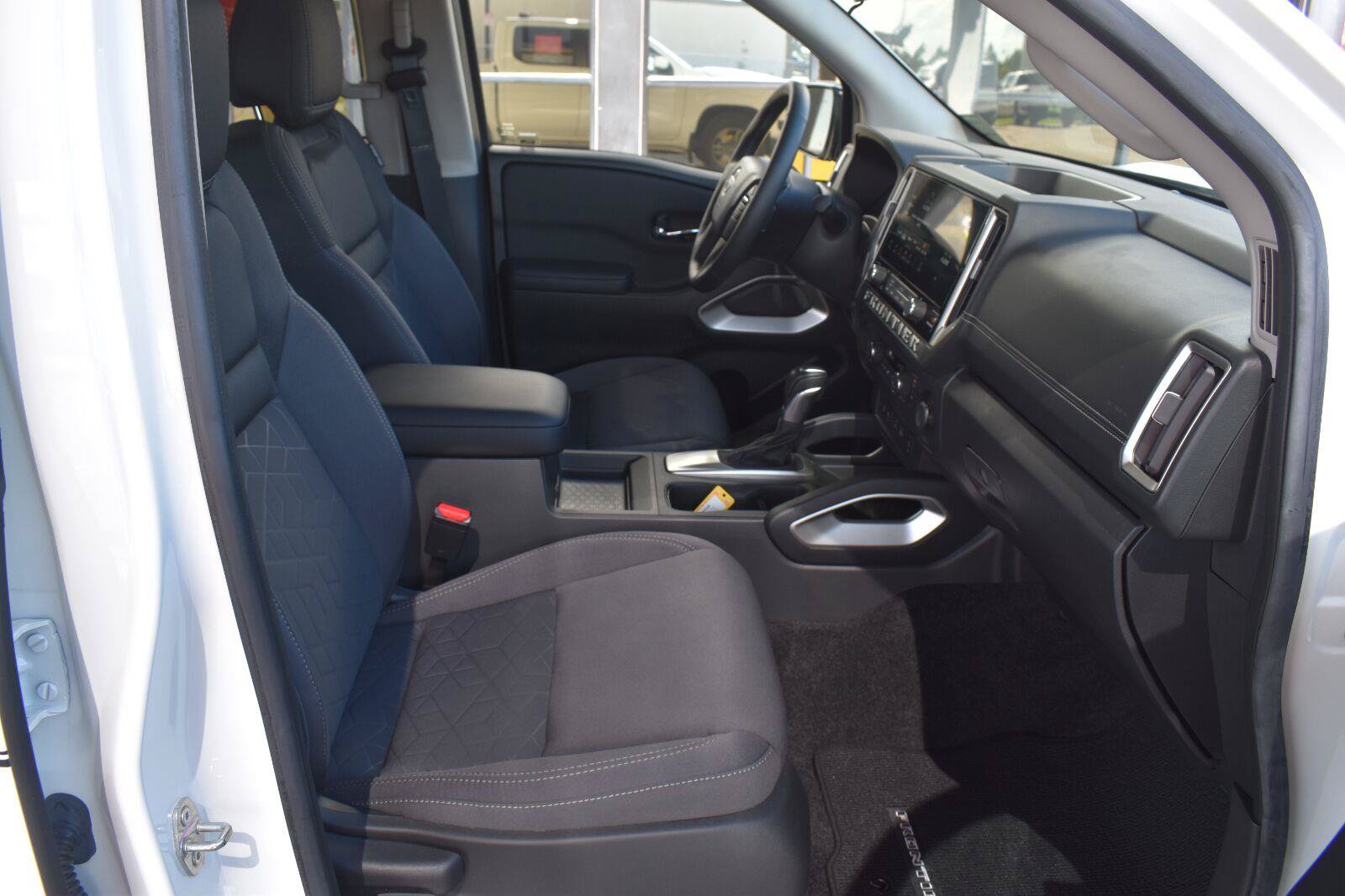 Certified 2025 Nissan Frontier SV w/ SV Convenience Package RWD image 59