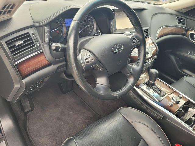 Used 2017 INFINITI Q70 L 3.7 w/ Deluxe Touring Package RWD image 9
