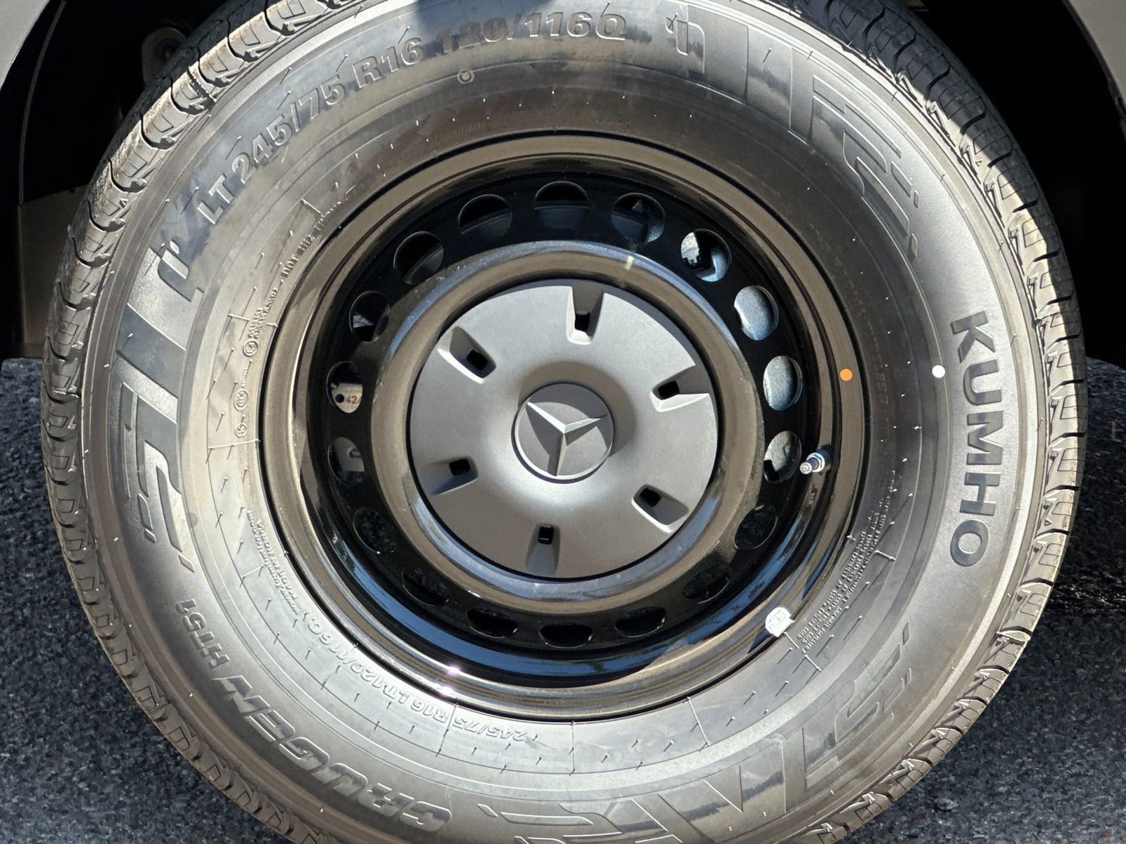 Used 2024 Mercedes-Benz Sprinter 2500 image 32