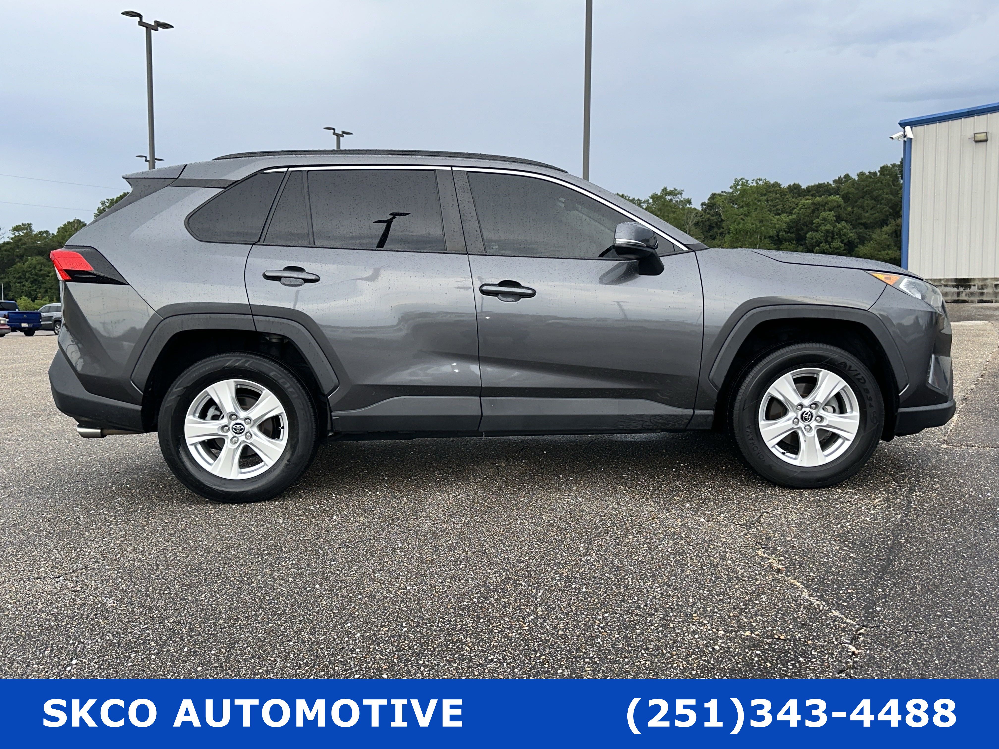 Used 2021 Toyota RAV4 XLE Premium FWD image 31