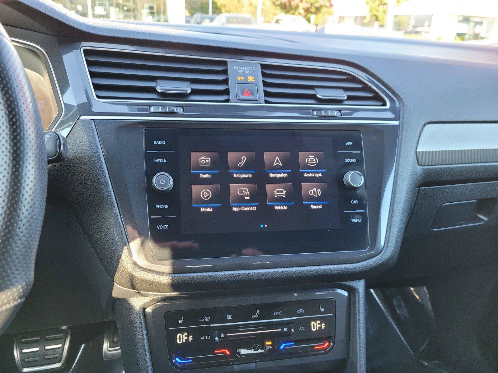 Certified 2023 Volkswagen Tiguan SE R-Line FWD image 29